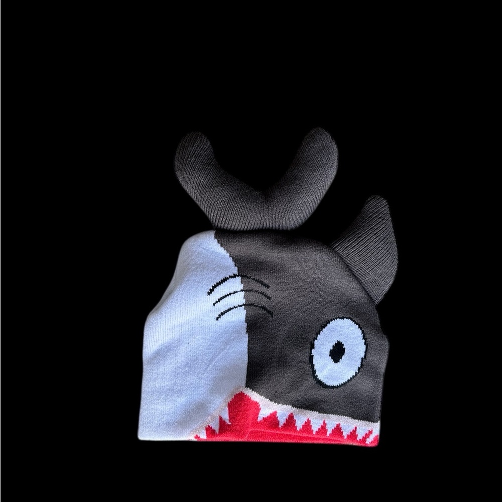 ✨ Grey and white shark beanie✨